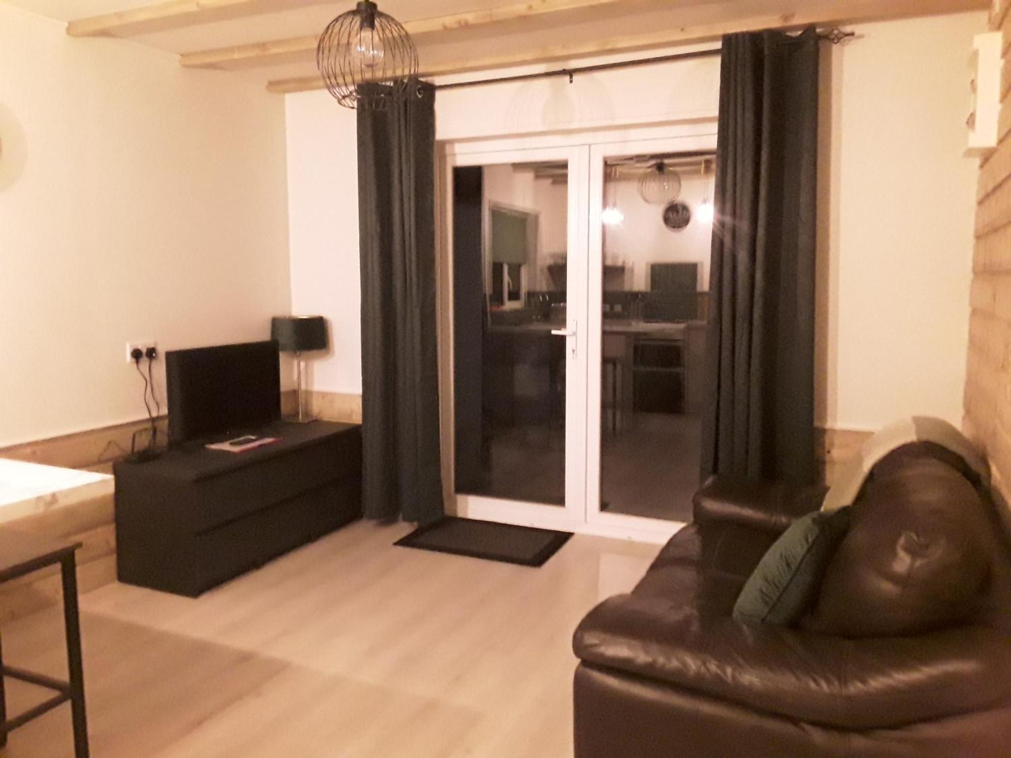 The Lodge Guesthouse Brittas Buitenkant foto