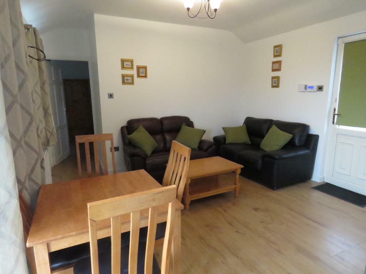 The Lodge Guesthouse Brittas Buitenkant foto