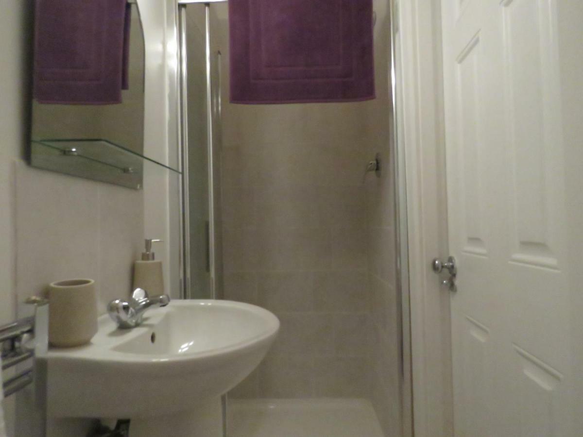 The Lodge Guesthouse Brittas Buitenkant foto