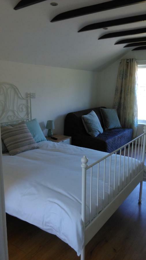The Lodge Guesthouse Brittas Buitenkant foto